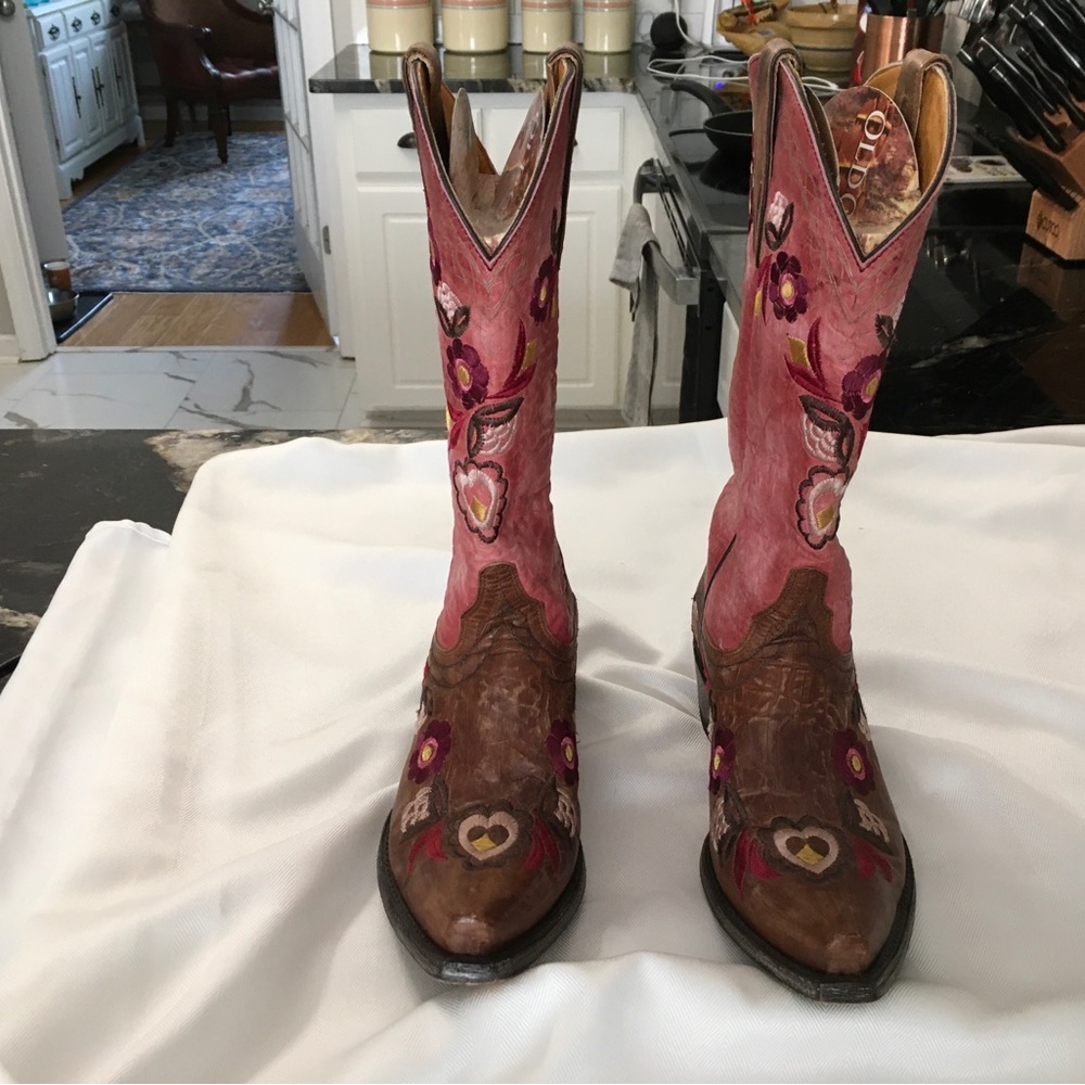 Gorgeous embroidered boots by Old Gringo.